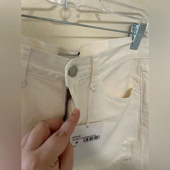 ✨NWT JBD White Denim Distressed Shorts Size M - Picture 6 of 13